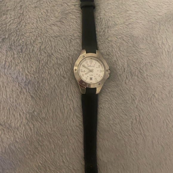 Revo Watch - Picture 2 of 2
